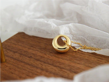 Minimalist Silver Pendant Necklace with Circle Charm